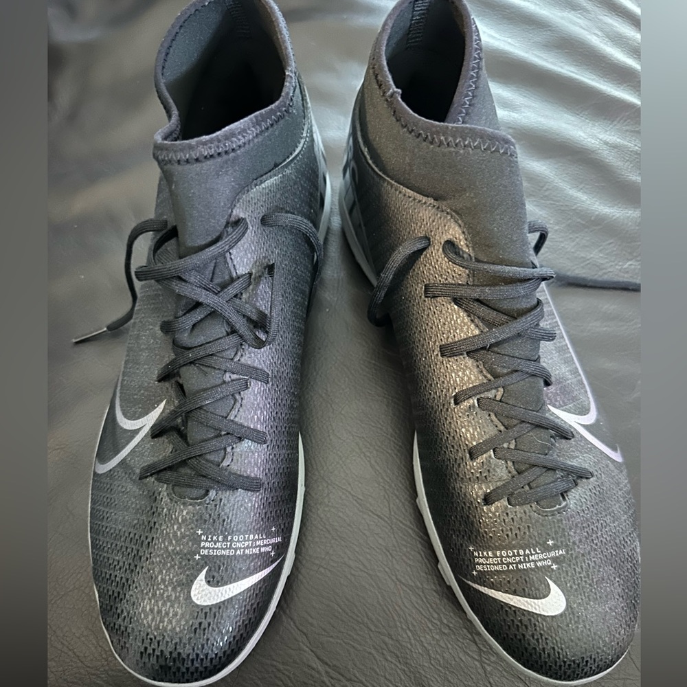 Nike Mercurial Vapor 13 Club Indoor Soccer Shoes, Men's, Black size 10